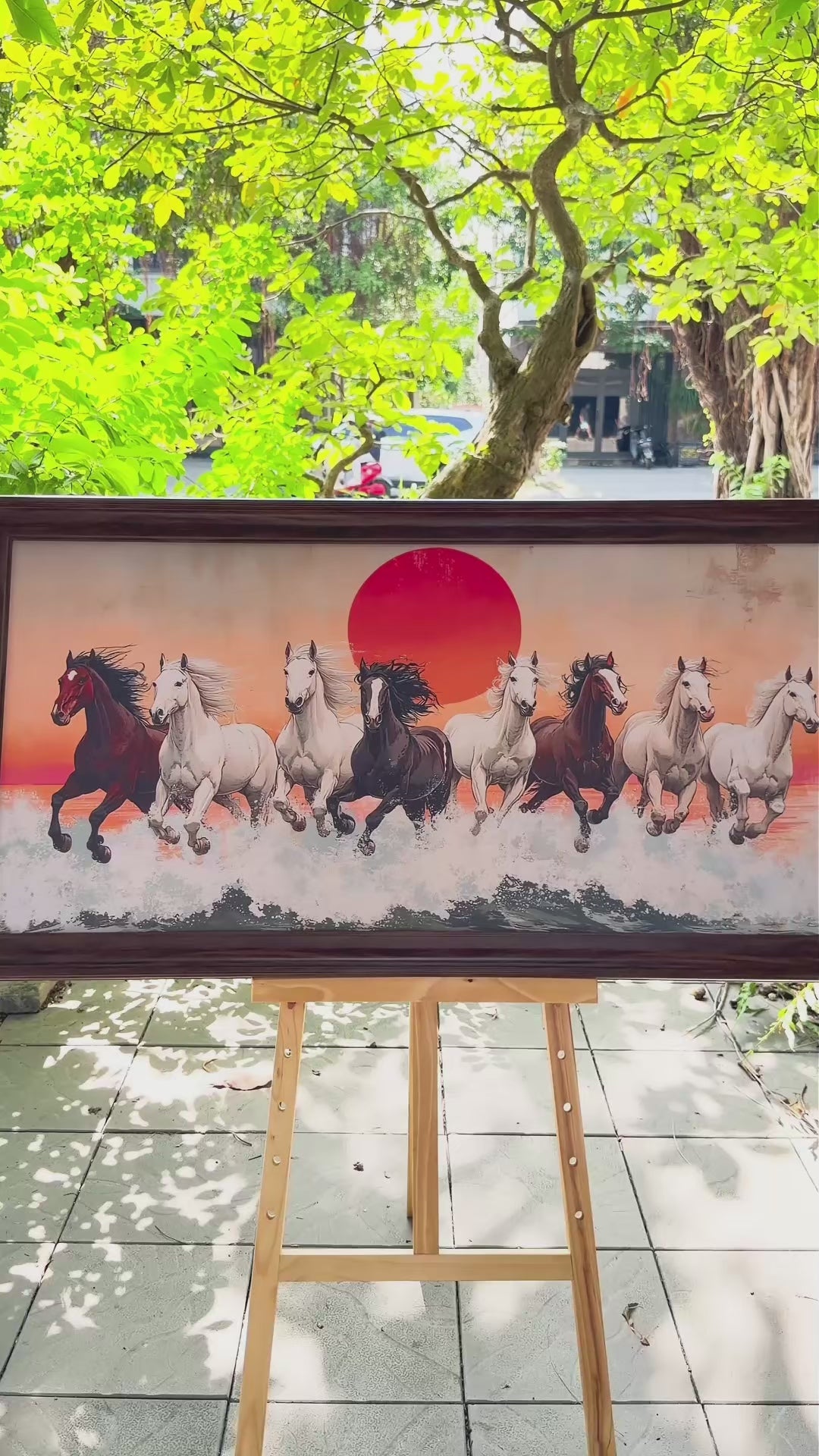 Video bức Bát Mã Vượt Sóng: tám ngựa phi qua sóng bạc, canvas khung vân gỗ óc chó bản lõm